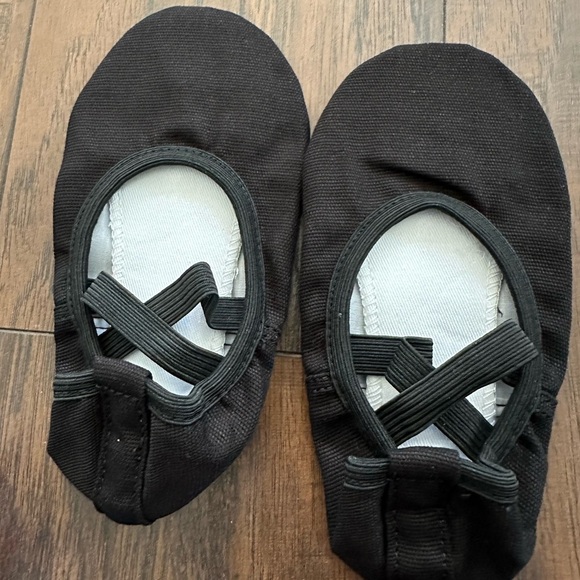 NEW‎ Kids Ballet Slippers – Size 10 US / 27 EU, Black Soft Sole Dance Shoes - Picture 3 of 3